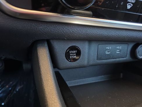 Used 2024 Nissan Rogue S FWD image 17