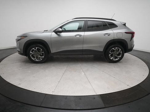 Used 2024 Chevrolet Trax LT w/ Driver Confidence Package FWD image 4