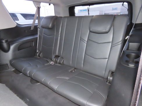 Used 2017 Cadillac Escalade ESV 2WD image 22