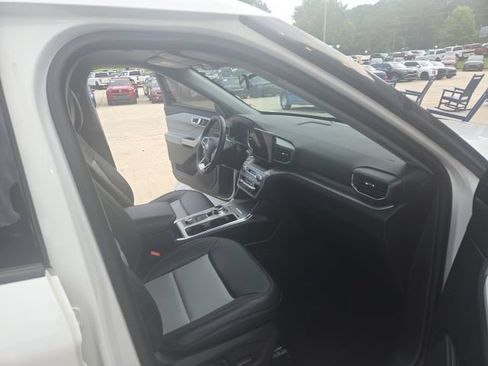 Used 2024 Ford Explorer XLT w/ Equipment Group 202A AWD/4WD image 35