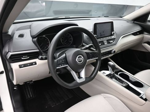 Used 2021 Nissan Altima 2.5 SV FWD image 13