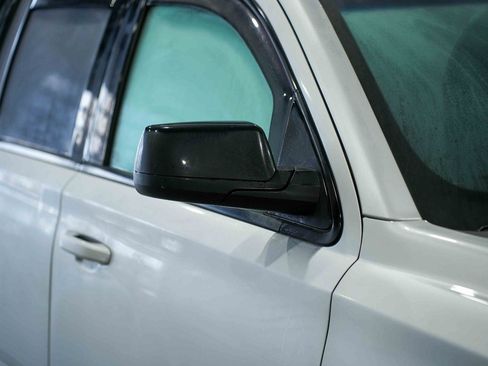 Used 2019 Chevrolet Suburban Premier image 9