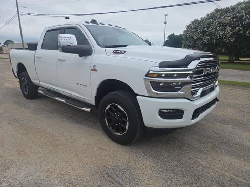 Used 2025 RAM 2500 Laramie AWD/4WD image 14