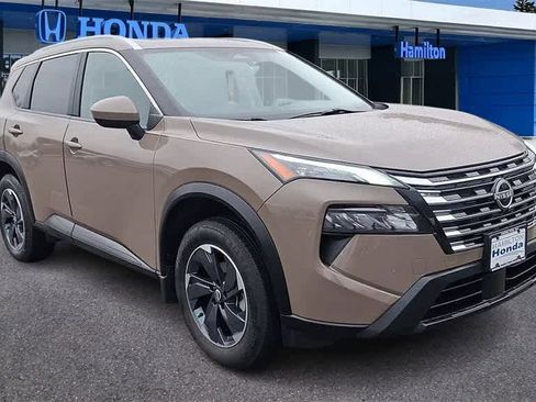 Used 2024 Nissan Rogue SV w/ SV Premium Package image 2