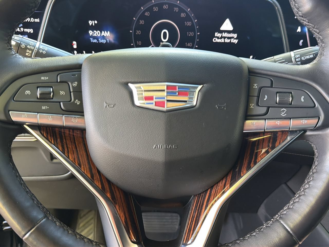 Used 2022 Cadillac Escalade Premium Luxury AWD/4WD image 23