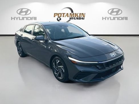 Certified 2025 Hyundai Elantra SEL FWD image 3