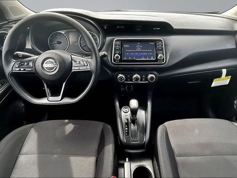 Used 2025 Nissan Kicks Play S image 7