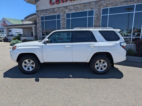 Used 2015 Toyota 4Runner SR5 AWD/4WD image 2