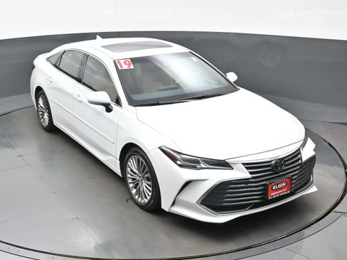 Used 2019 Toyota Avalon Limited image 37