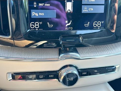 Used 2018 Volvo XC60 T8 Inscription w/ Luxury Seat Package AWD/4WD image 17
