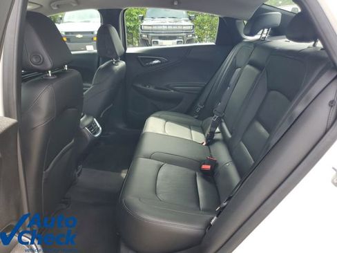 Used 2017 Chevrolet Malibu LT w/ Leather Package FWD image 12