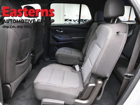 Used 2022 Chevrolet Traverse LT FWD image 22