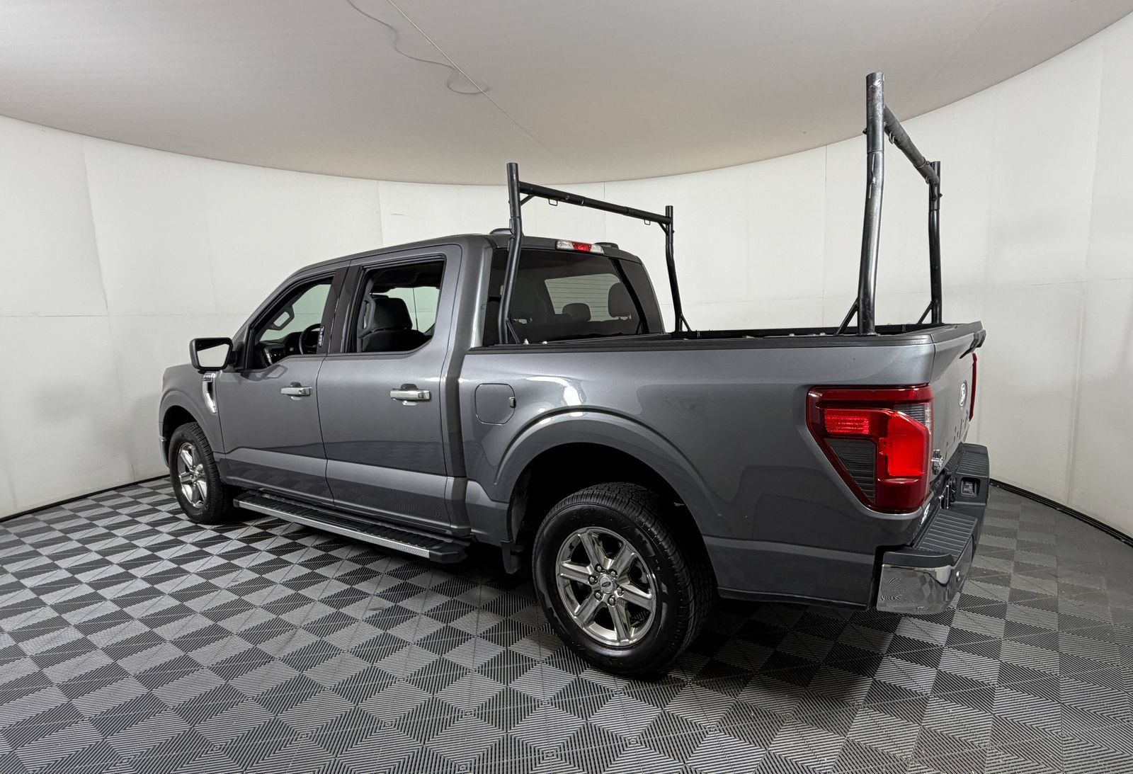 Used 2024 Ford F150 XLT w/ Mobile Office Package RWD image 3