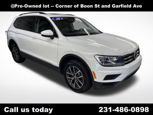 Used 2020 Volkswagen Tiguan SE w/ Panoramic Sunroof Package AWD/4WD image 12