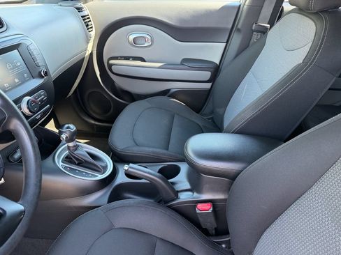 Used 2018 Kia Soul + FWD image 12