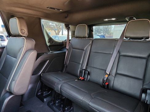 Used 2022 GMC Yukon SLT w/ SLT Premium Package image 10