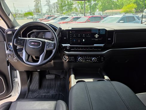 Used 2025 GMC Sierra 2500 SLT w/ SLT Premium Package image 9