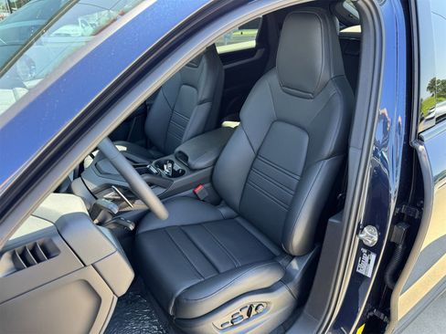 New 2025 Porsche Cayenne Coupe image 5
