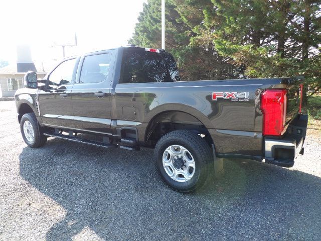 Used 2025 Ford F250 XLT w/ FX4 Off-Road Package AWD/4WD image 3