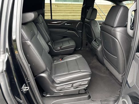 Used 2023 Cadillac Escalade ESV Luxury RWD image 11