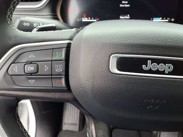Used 2023 Jeep Grand Cherokee Limited AWD/4WD image 28