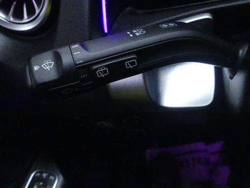 Used 2022 Mercedes-Benz GLB 250 GLB 250 w/ Premium Package Lite image 20