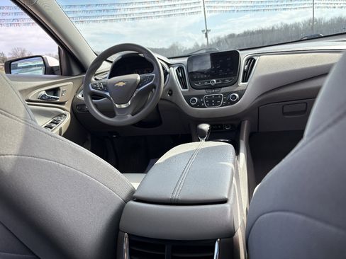 Used 2024 Chevrolet Malibu LT image 25
