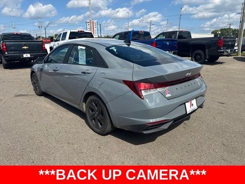Used 2022 Hyundai Elantra SEL FWD image 4