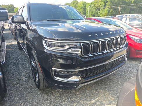 Used 2025 Jeep Wagoneer L Series III w/ Premium Group I AWD/4WD image 2