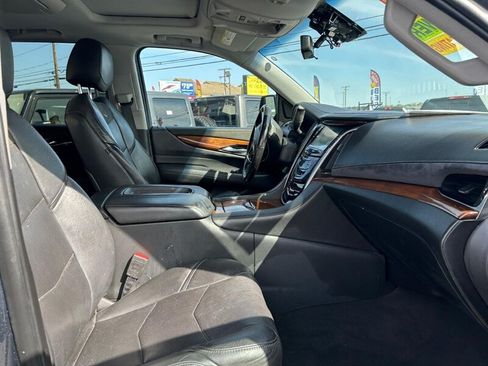 Used 2019 Cadillac Escalade Luxury RWD image 19