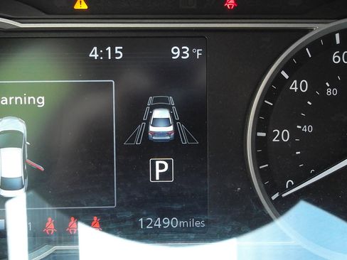 Used 2025 Nissan Versa SV image 9