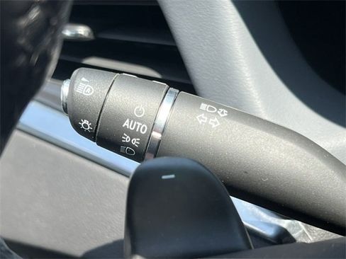 Used 2023 Buick Enclave Essence image 18