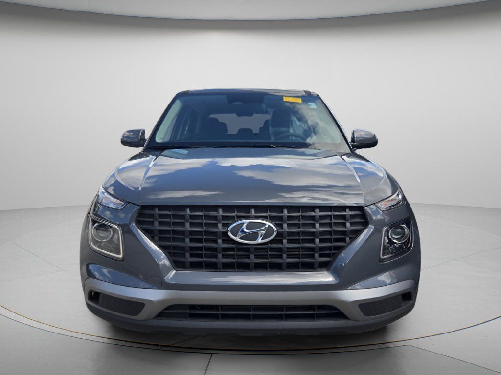 Used 2025 Hyundai Venue SE FWD image 3