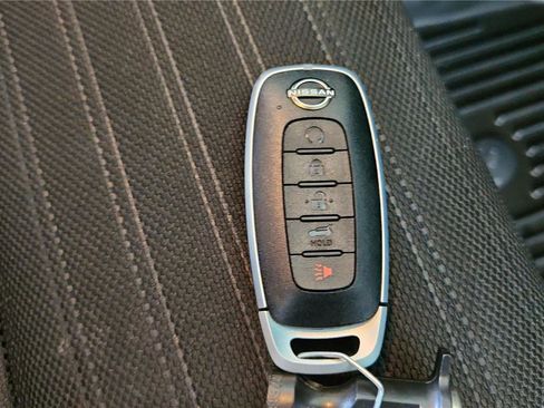 Used 2025 Nissan Rogue SV image 38