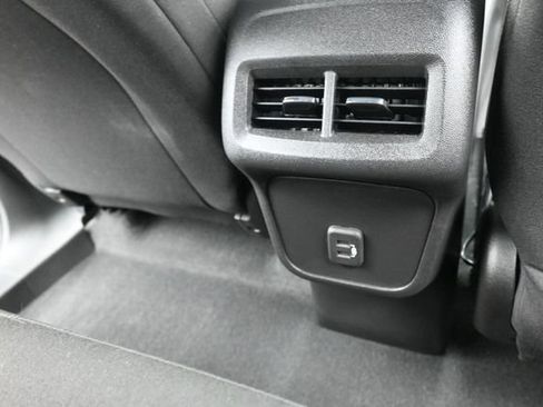 Used 2023 Chevrolet Equinox LT FWD image 16