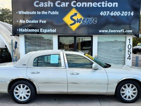 Used 2006 Lincoln Town Car Signature Limited image 6