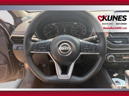 Used 2024 Nissan Altima 2.5 SV FWD image 15