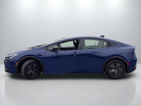 Used 2025 Toyota Prius LE FWD image 7