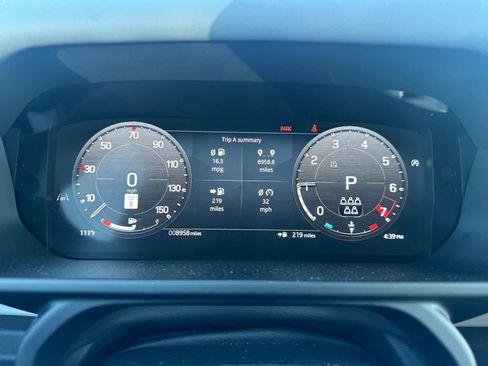 Used 2025 Land Rover Defender 110 S image 20