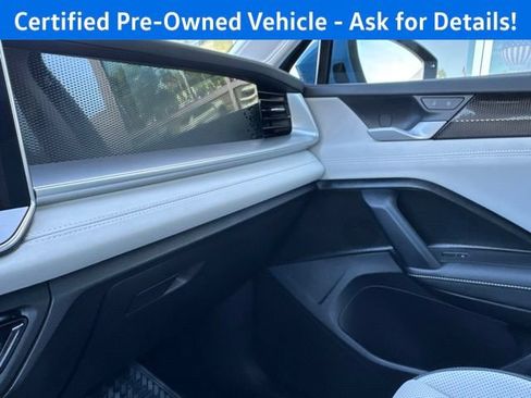 Certified 2025 Volkswagen Tiguan SE w/ Panoramic Sunroof Package AWD/4WD image 18