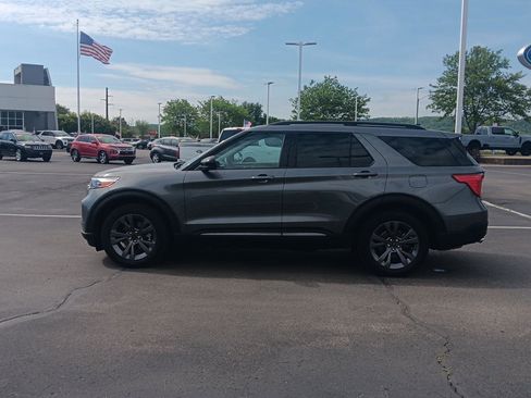 Used 2023 Ford Explorer XLT w/ Equipment Group 202A AWD/4WD image 10