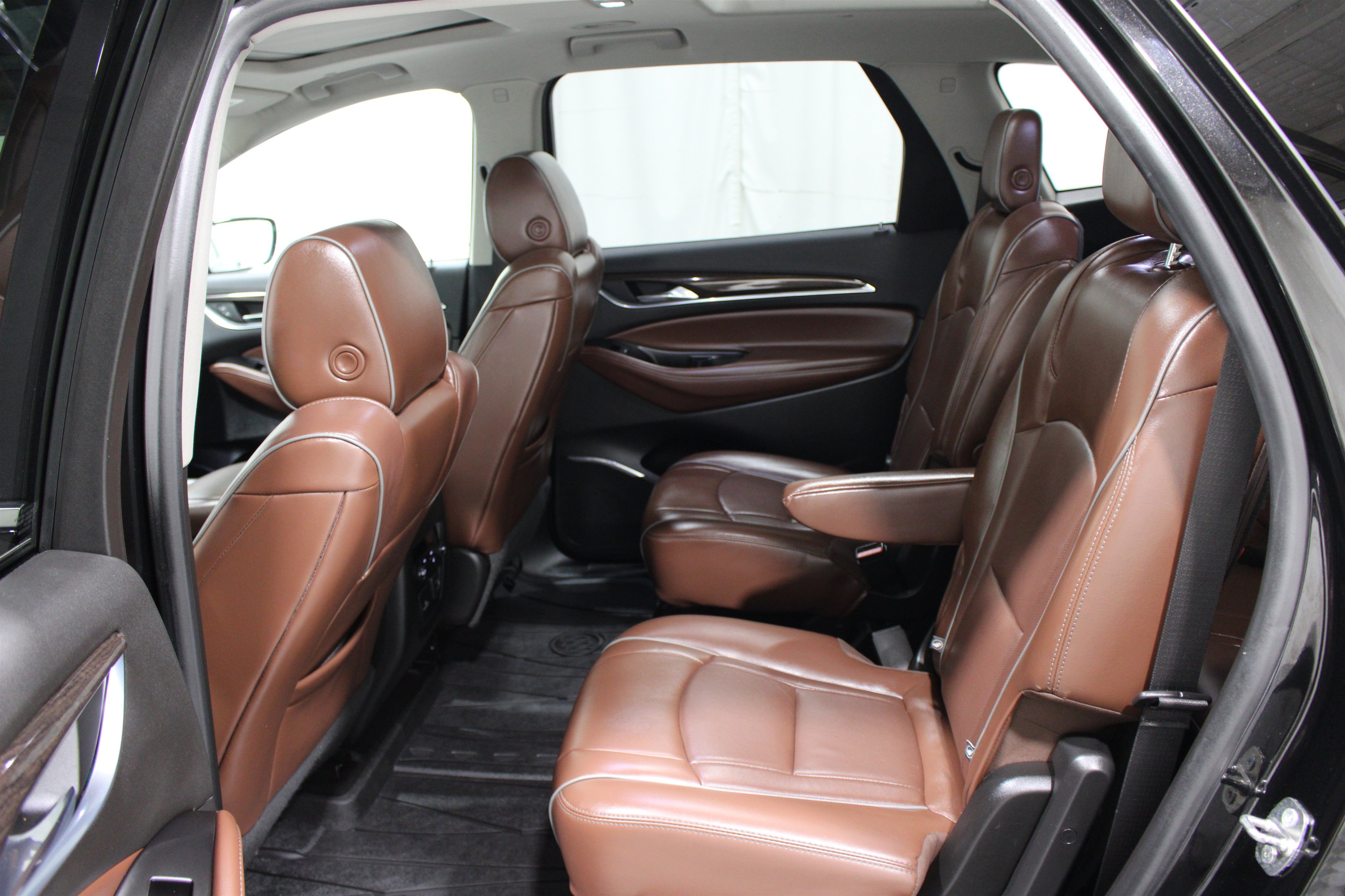 Used 2018 Buick Enclave Avenir w/ Avenir Technology Package AWD/4WD image 22