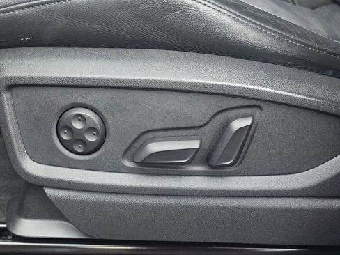 Used 2022 Audi SQ5 Premium w/ Convenience Package image 40