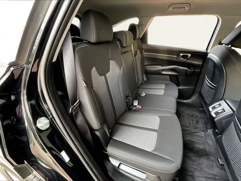 Used 2025 Kia Sorento LX image 24