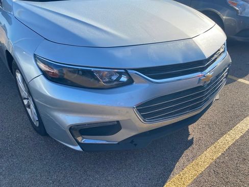 Used 2018 Chevrolet Malibu LT FWD image 4