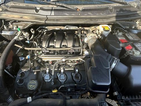 Used 2018 Ford Explorer XLT w/ XLT Technology Feature Bundle image 28