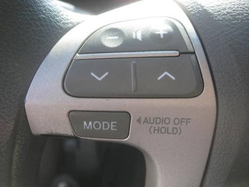 Used 2010 Toyota Camry LE FWD image 18
