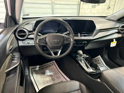 New 2026 Chevrolet Trax ACTIV w/ Sunroof Package FWD image 4