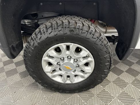 Used 2025 Chevrolet Silverado 2500 LT AWD/4WD image 18