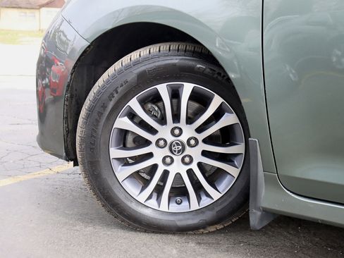 Used 2018 Toyota Sienna XLE w/ XLE Navigation Package image 15